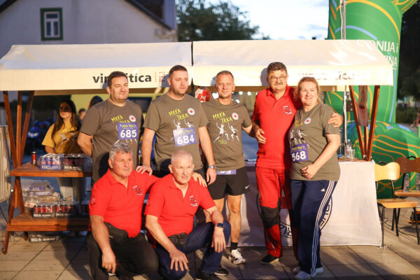 Stotine trkača na Mrkoj trci: Treća noćna atletska utrka ulicama Virovitice oborila rekord 17 543544692 1218780143611771 8008328137319883050 n