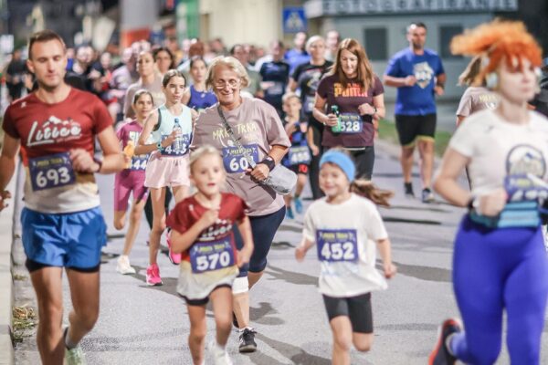 Stotine trkača na Mrkoj trci: Treća noćna atletska utrka ulicama Virovitice oborila rekord 22 544486368 1218778676945251 3509551931662256501 n
