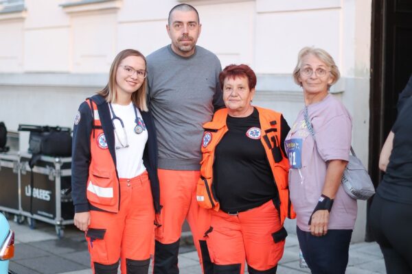 Stotine trkača na Mrkoj trci: Treća noćna atletska utrka ulicama Virovitice oborila rekord 28 544637445 1218780066945112 4204060596559980007 n