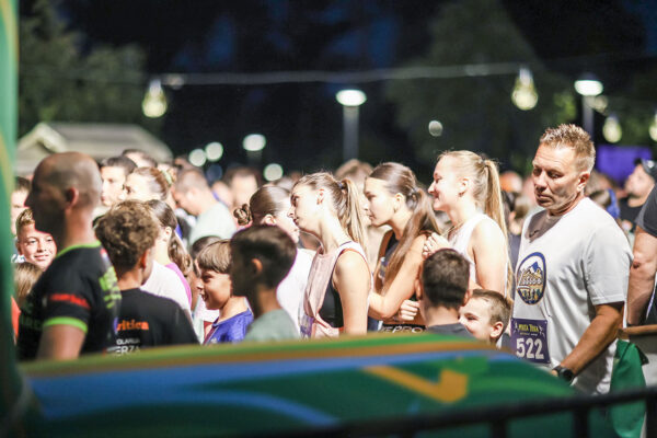 Stotine trkača na Mrkoj trci: Treća noćna atletska utrka ulicama Virovitice oborila rekord 37 544804067 1218778376945281 8761932614328636417 n