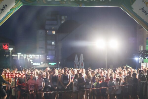 Stotine trkača na Mrkoj trci: Treća noćna atletska utrka ulicama Virovitice oborila rekord 49 545338330 1218778440278608 5332433476107149166 n