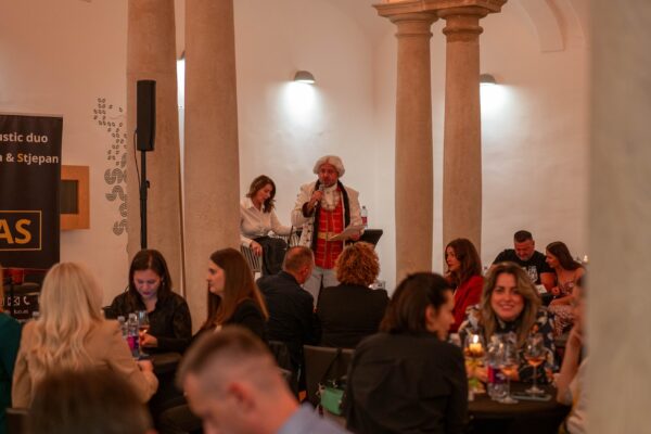 Gdje vino susreće umjetnost: U Dvorcu Pejačević održan još jedan Virovitica Wine & Art 9 555719520 1228455769317400 7530669292260810692 n
