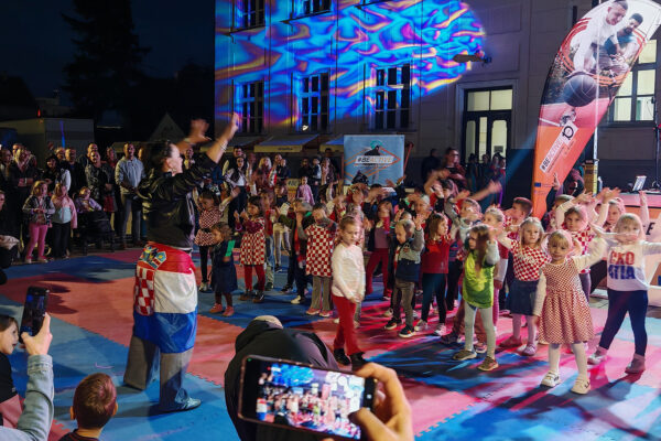 Šest trenera, brojni posjetitelji i jedna poruka: #BeActive Night pretvorio virovitičku šetnicu u veliku sportsku pozornicu 4 556136666 1205472044946142 2545745239021897865 n