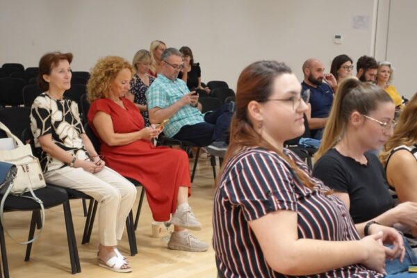 Virovitica po prvi put domaćin stručnog skupa glazbenih pedagoga iz cijele Hrvatske: Tradicijska glazba u fokusu 5 DSC07858 Custom