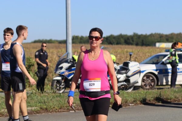 Brojni trkači i ove godine povezali Barcs i Viroviticu: Doznajte rezultate 33. polumaratona i male utrke na 3 kilometra 1 IMG 1743