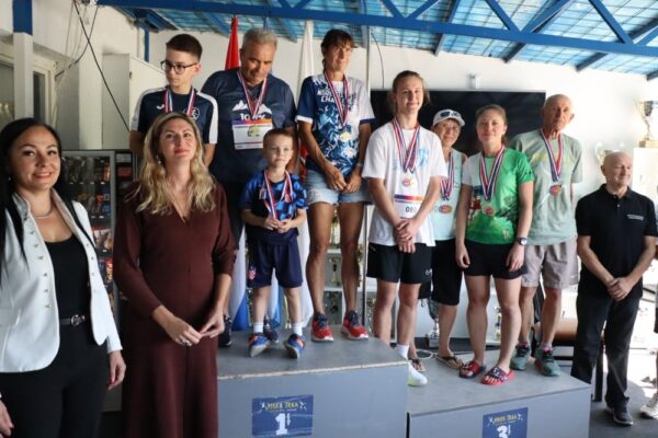 Brojni trkači i ove godine povezali Barcs i Viroviticu: Doznajte rezultate 33. polumaratona i male utrke na 3 kilometra 30 IMG 2005
