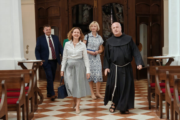 Ministrica Nina Obuljen Koržinek obišla obnovljenu baroknu propovjedaonicu sv. Mihaela u Virovitici 1 IMG 20250905 101810