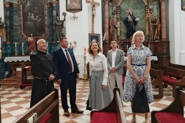 Ministrica Nina Obuljen Koržinek obišla obnovljenu baroknu propovjedaonicu sv. Mihaela u Virovitici 8 IMG 20250905 102125