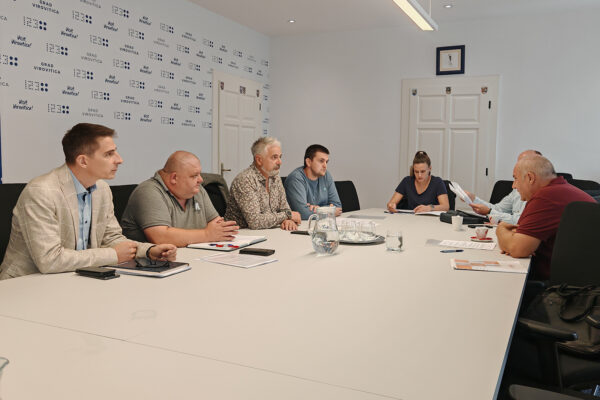 Izvođač radova uveden u posao – kreće izgradnja III. osnovne škole sa školskom dvoranom 1 IMG 20250916 115932