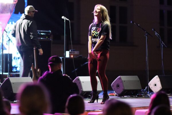 Šest trenera, brojni posjetitelji i jedna poruka: #BeActive Night pretvorio virovitičku šetnicu u veliku sportsku pozornicu 8 IMG 2648