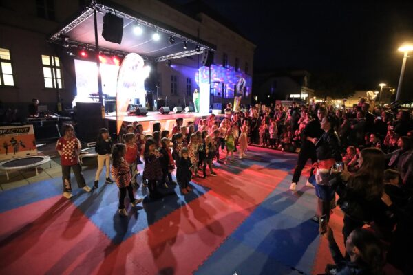 Šest trenera, brojni posjetitelji i jedna poruka: #BeActive Night pretvorio virovitičku šetnicu u veliku sportsku pozornicu 40 IMG 3424 1500x1000