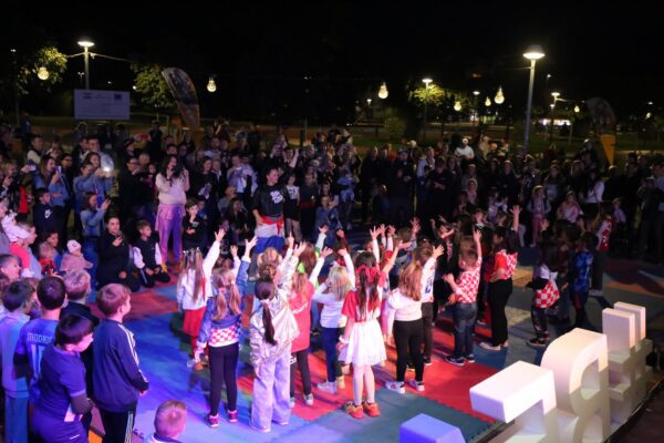 Šest trenera, brojni posjetitelji i jedna poruka: #BeActive Night pretvorio virovitičku šetnicu u veliku sportsku pozornicu 37 IMG 3456 1500x1000