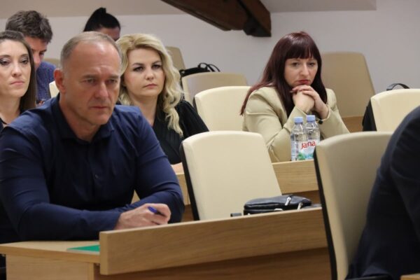 Gradsko vijeće Virovitice: Od rekonstrukcije trgova i sadnje drveća do cijene vode i dimnjačarskih naknada 13 IMG 5136
