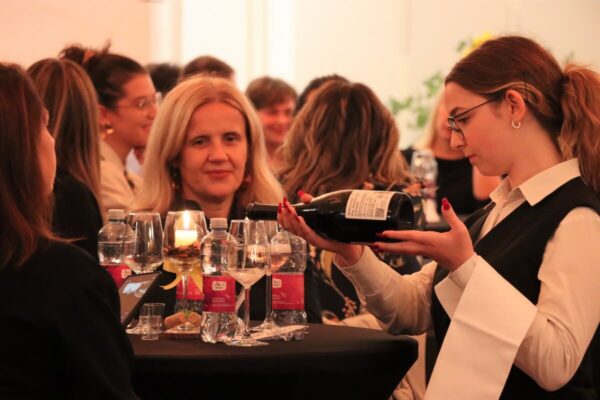 Gdje vino susreće umjetnost: U Dvorcu Pejačević održan još jedan Virovitica Wine & Art 26 IMG 5530