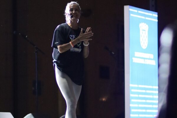 Šest trenera, brojni posjetitelji i jedna poruka: #BeActive Night pretvorio virovitičku šetnicu u veliku sportsku pozornicu 17 IMG 6044