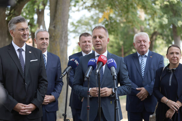 Premijer Andrej Plenković: Vlada RH će i dalje podupirati sve projekte u Virovitičko-podravskoj županiji 1 press nakon sjednice 5
