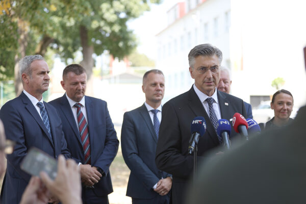 Premijer Andrej Plenković: Vlada RH će i dalje podupirati sve projekte u Virovitičko-podravskoj županiji 5 press nakon sjednice 98