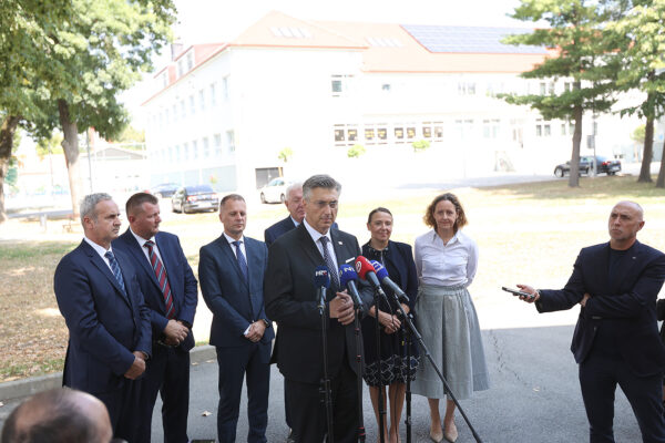 Premijer Andrej Plenković: Vlada RH će i dalje podupirati sve projekte u Virovitičko-podravskoj županiji 6 press sjednica vpz nakon 2