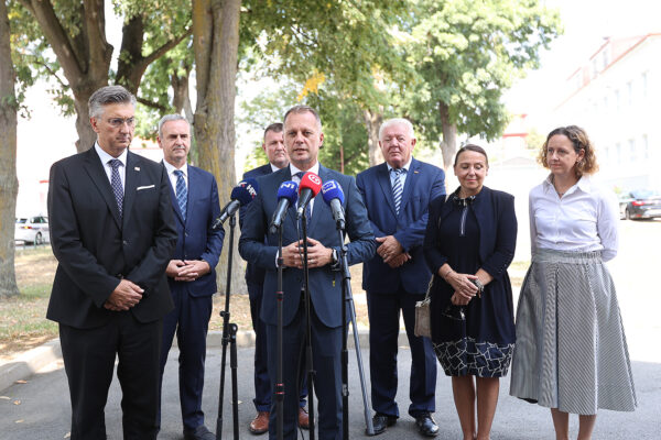 Premijer Andrej Plenković: Vlada RH će i dalje podupirati sve projekte u Virovitičko-podravskoj županiji 7 press sjednica vpz nakon 4