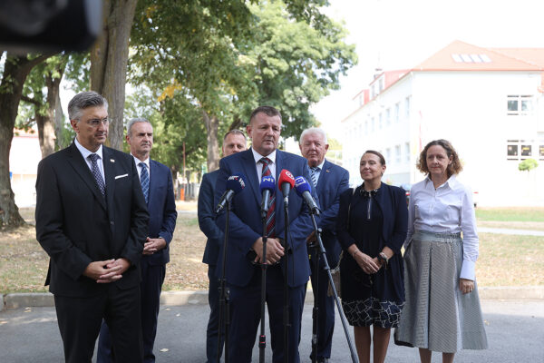 Premijer Andrej Plenković: Vlada RH će i dalje podupirati sve projekte u Virovitičko-podravskoj županiji 8 press sjednica vpz nakon 6