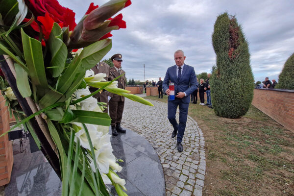 Fotogalerija: Polaganjem vijenaca i paljenjem lampiona obilježena 34. obljetnice oslobađanja virovitičke vojarne 6 vijenci vtc vojarna 15