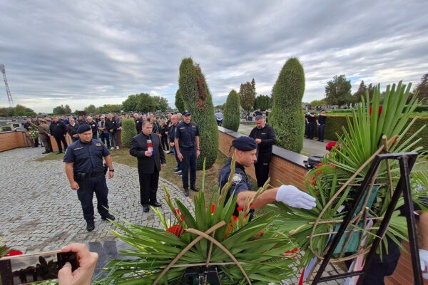 Fotogalerija: Polaganjem vijenaca i paljenjem lampiona obilježena 34. obljetnice oslobađanja virovitičke vojarne 10 vijenci vtc vojarna 28