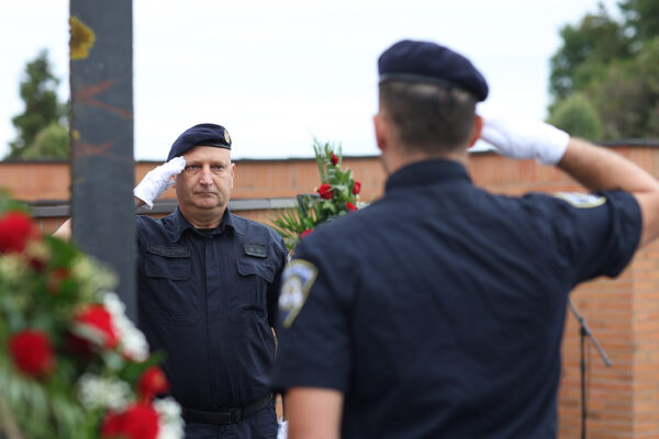 Fotogalerija: Polaganjem vijenaca i paljenjem lampiona obilježena 34. obljetnice oslobađanja virovitičke vojarne 24 vijenci vtc vojarna 60