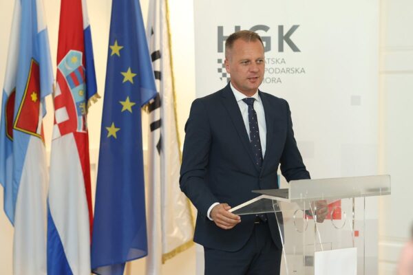 Svečana sjednica HGK – ŽK Virovitica: Poduzetnici VPŽ ostvarili povijesne rezultate, prihodi preko milijardu 15 zlatna kuna hgk 2025 128
