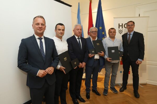 Najbolje tvrtke Virovitičko-podravske županije: Peradarstvo Posavac, Anka i Konta dobitnici Zlatne kune 2024. 8 zlatna kuna hgk 2025 180