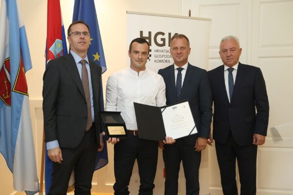 Najbolje tvrtke Virovitičko-podravske županije: Peradarstvo Posavac, Anka i Konta dobitnici Zlatne kune 2024. 1 zlatna kuna hgk 2025 47