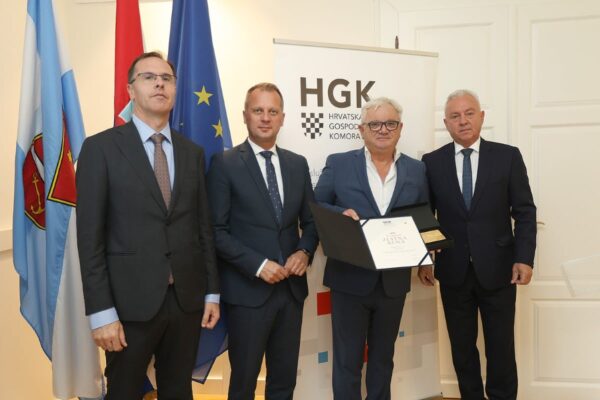 Najbolje tvrtke Virovitičko-podravske županije: Peradarstvo Posavac, Anka i Konta dobitnici Zlatne kune 2024. 3 zlatna kuna hgk 2025 64