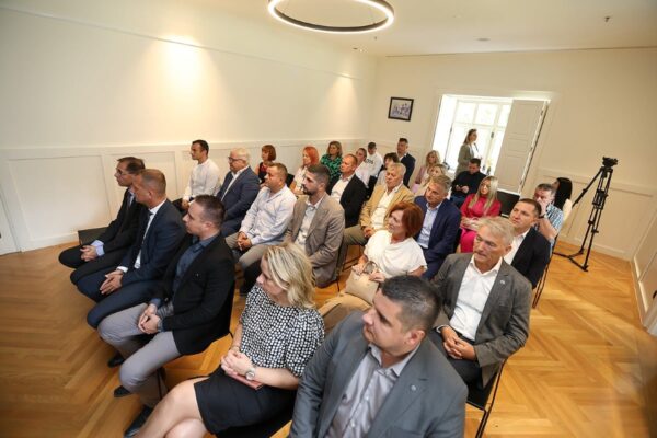 Svečana sjednica HGK – ŽK Virovitica: Poduzetnici VPŽ ostvarili povijesne rezultate, prihodi preko milijardu 3 zlatna kuna hgk 2025 9