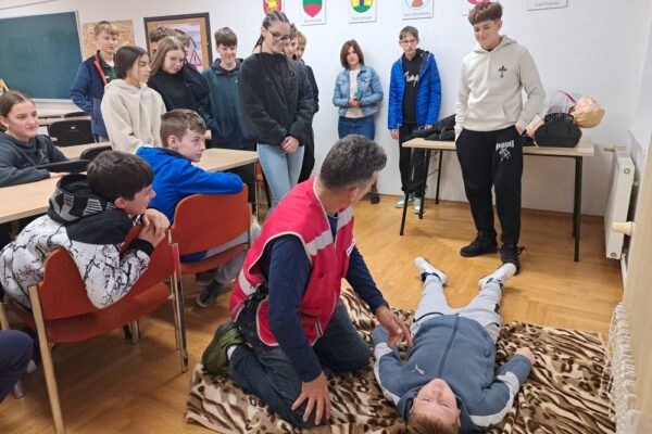 Nazori u Gradskom društvu Crvenog križa Virovitica: Prvi koraci u prvoj pomoći, priča o socijalnim djelatnostima i prilika za volontiranje 4 20251015 080727