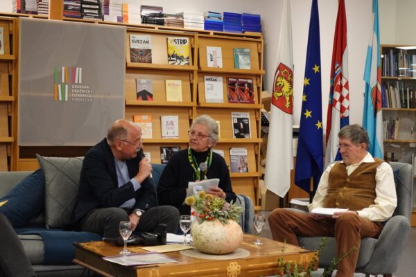 Stihovi zlatne dobi: U Gradskoj knjižnici i čitaonici Virovitica održana poetsko-glazbena večer „Godine su samo brojke“ 5 DSC08082