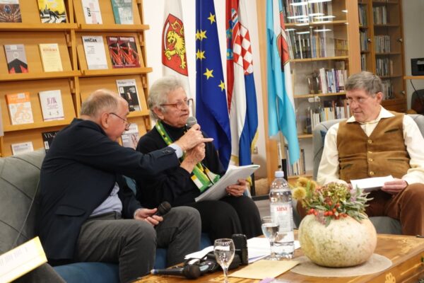 Stihovi zlatne dobi: U Gradskoj knjižnici i čitaonici Virovitica održana poetsko-glazbena večer „Godine su samo brojke“ 7 DSC08086