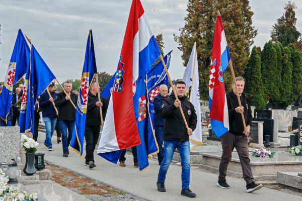 Obljetnica osnutka 127. brigade HV: Sveta misa i polaganje vijenaca u čast poginulim braniteljima 1 IMG 20251002 090554