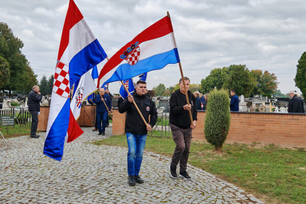 Obljetnica osnutka 127. brigade HV: Sveta misa i polaganje vijenaca u čast poginulim braniteljima 2 IMG 20251002 090624