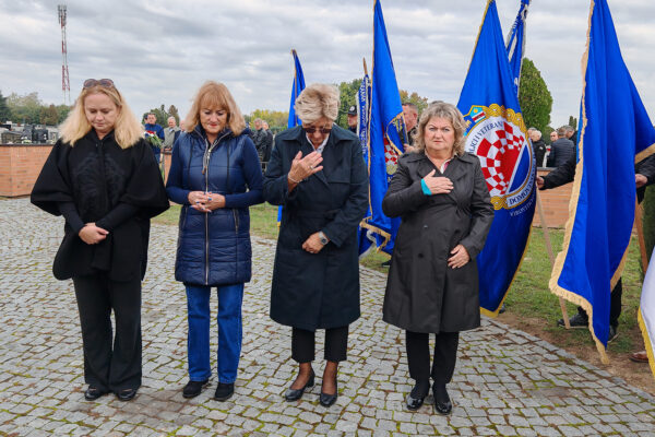Obljetnica osnutka 127. brigade HV: Sveta misa i polaganje vijenaca u čast poginulim braniteljima 5 IMG 20251002 090943