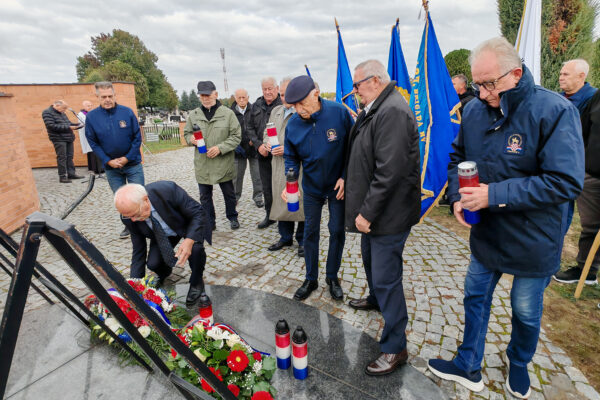 Obljetnica osnutka 127. brigade HV: Sveta misa i polaganje vijenaca u čast poginulim braniteljima 7 IMG 20251002 091056