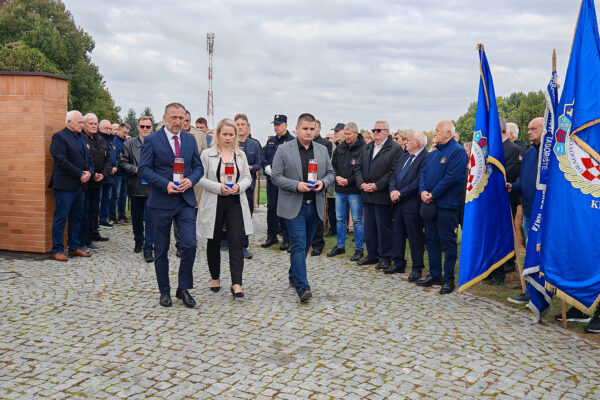 Obljetnica osnutka 127. brigade HV: Sveta misa i polaganje vijenaca u čast poginulim braniteljima 16 IMG 20251002 091534