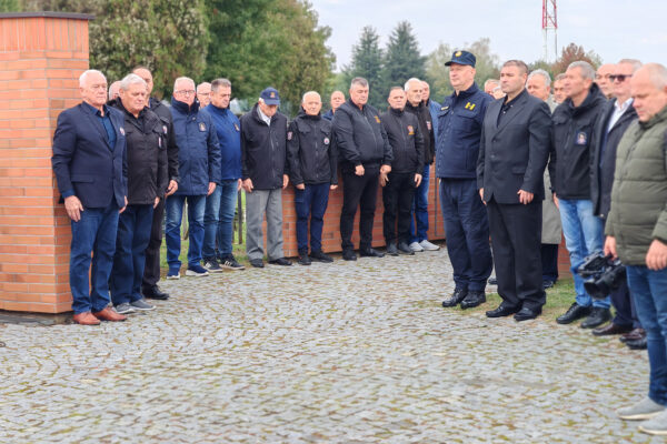 Obljetnica osnutka 127. brigade HV: Sveta misa i polaganje vijenaca u čast poginulim braniteljima 20 IMG 20251002 091648