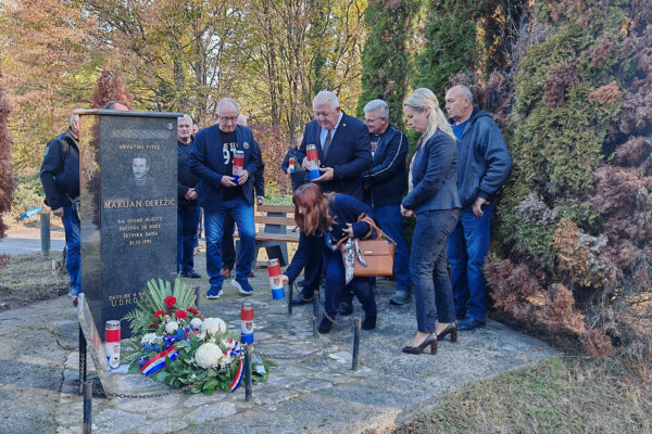 Odavanjem počasti poginulom hrvatskom branitelju Marijanu Derežiću, obilježena 34. obljetnica VRO “OTKOS 10” 2 IMG 20251031 090441