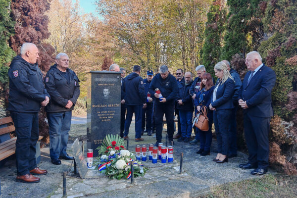 Odavanjem počasti poginulom hrvatskom branitelju Marijanu Derežiću, obilježena 34. obljetnica VRO “OTKOS 10” 6 IMG 20251031 090524