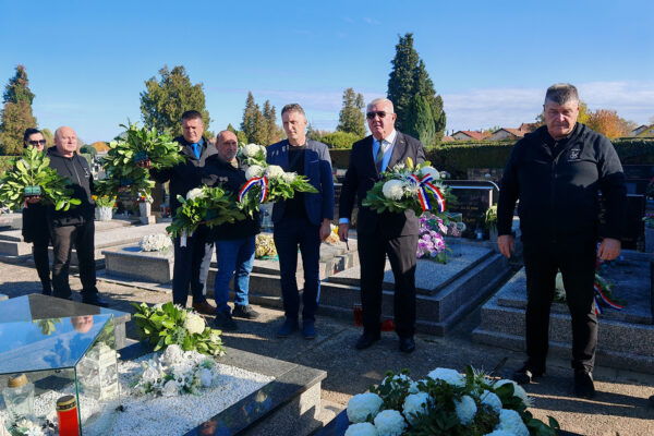 BLAGDAN SVIH SVETIH: U spomen na poginule hrvatske branitelje položeni aranžmani i lampioni 2 IMG 20251031 094500