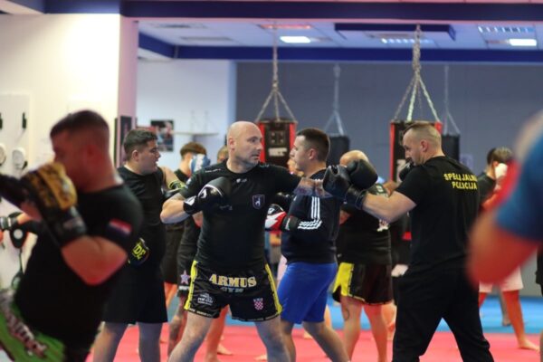 Silver GYM otvorio vrata ljubiteljima borilačkih vještina: Evo kako je bilo na treningu “Warriorsa” u Virovitici 42 IMG 7879