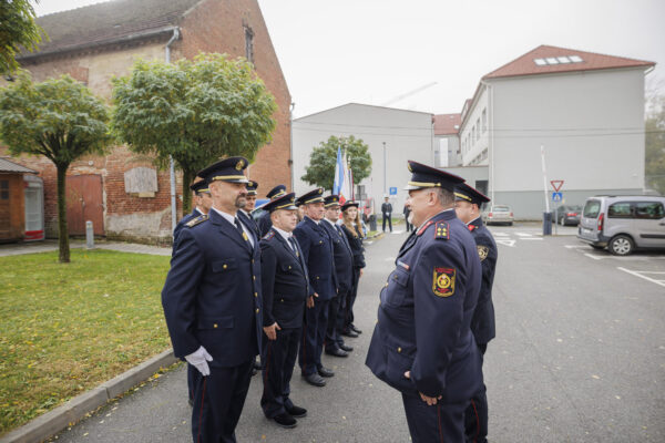 Fotogalerija: Svečanom sjednicom i defileom gradskim ulicama proslavljena 150. godišnjica vatrogastva u Virovitici 17 U5A3279