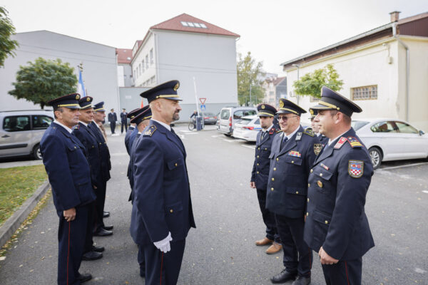Fotogalerija: Svečanom sjednicom i defileom gradskim ulicama proslavljena 150. godišnjica vatrogastva u Virovitici 28 U5A3346