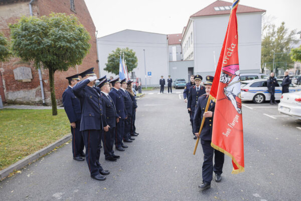 Fotogalerija: Svečanom sjednicom i defileom gradskim ulicama proslavljena 150. godišnjica vatrogastva u Virovitici 29 U5A3353