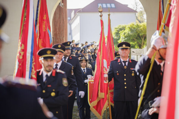 Fotogalerija: Svečanom sjednicom i defileom gradskim ulicama proslavljena 150. godišnjica vatrogastva u Virovitici 37 U5A3425