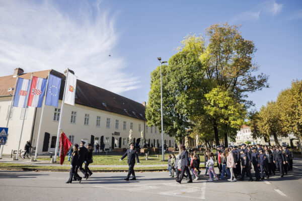Fotogalerija: Svečanom sjednicom i defileom gradskim ulicama proslavljena 150. godišnjica vatrogastva u Virovitici 38 U5A3441